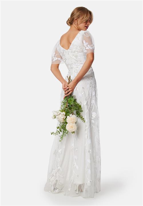Se Goddiva Embroidered Flutter Maxi Dress ved Bubbleroom