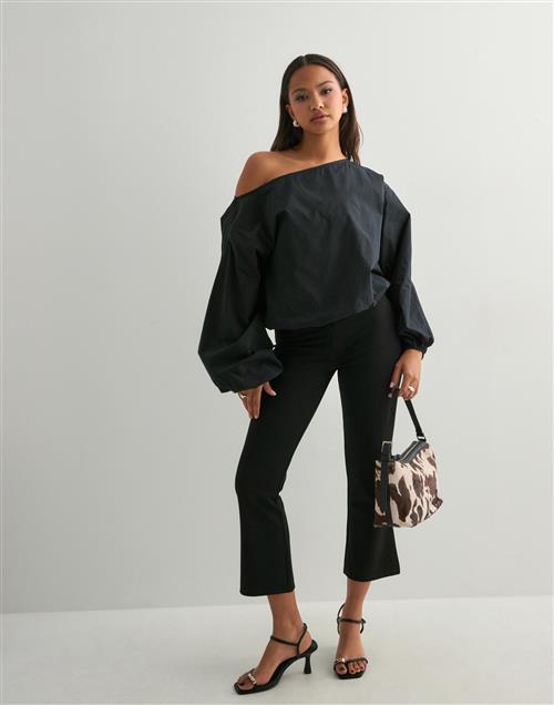Nelly - Sort - Volume Blouse