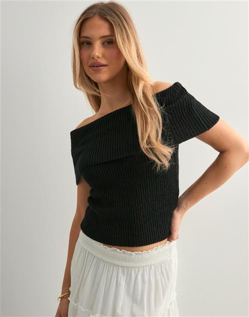 Se Nelly - Sort - Slouchy Neck Knit Top ved Nelly