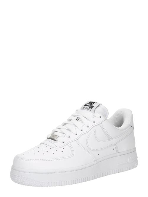 Se Nike Sportswear Sneaker low 'Air Force 1 '07 FlyEase'  hvid ved About You