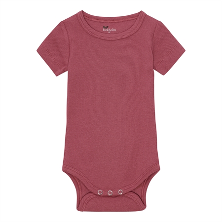 Se BIRKHOLM Kortærmet Rib Body Rabarber Rosa hos SmartKidz
