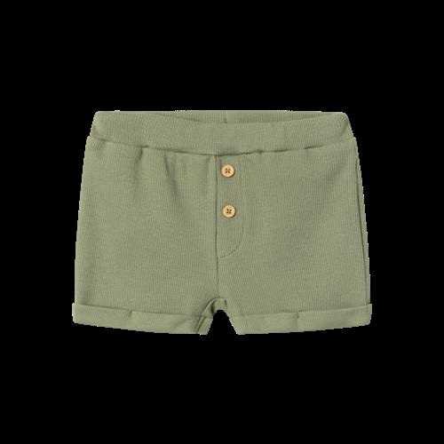 Se NAME IT Shorts Jular Oil Green hos SmartKidz
