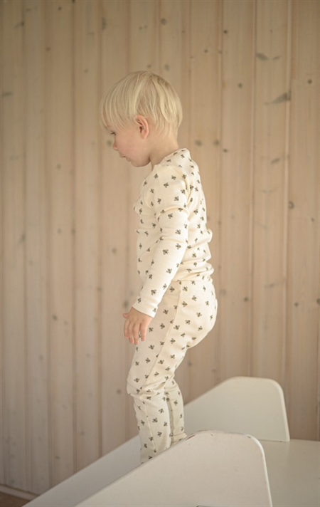 Se BIRKHOLM Rib Bluse Bier hos SmartKidz