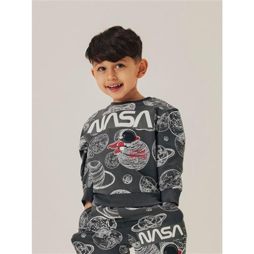 Se NAME IT Nasa Sweatshirt Daim Lava Smoke hos SmartKidz