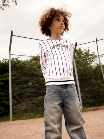 Se NAME IT Sweatshirt Deltem Bright White hos SmartKidz