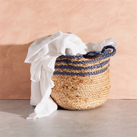 Se SASS & BELLE Jute Kurv Blue Stripe hos SmartKidz