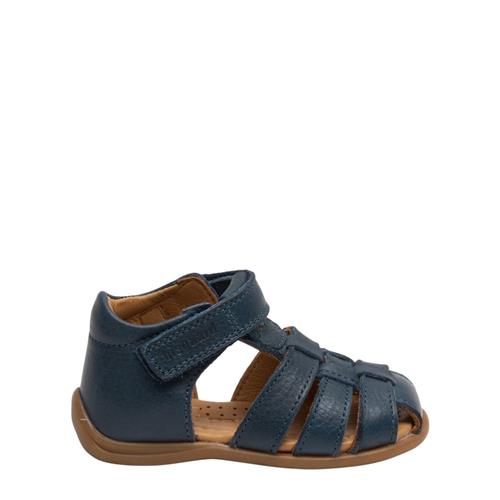 Se Bisgaard Carly Sandaler Navyblå 22 EU  Marineblå  22 EU  Unisex ved Babyshop