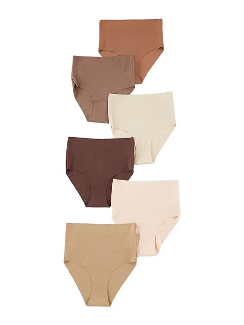 Se Trendyol Slip  beige / nude / lysebeige / brun / brokade / mørkebrun ved About You