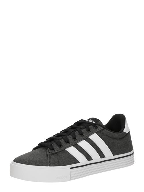 Se ADIDAS SPORTSWEAR Løbesko 'DAILY 4.0'  sort / sort-meleret / hvid ved About You