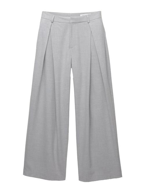 Se Pull&Bear Bukser med lægfolder  lysegrå ved About You