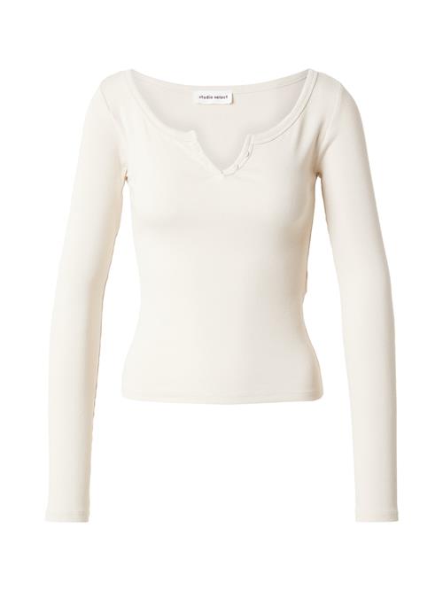 Se studioselect Shirts 'Cecile'  creme ved About You