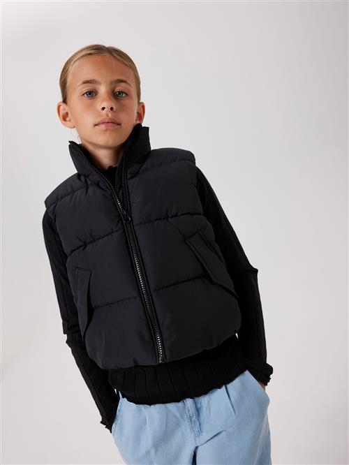 Se NAME IT Puffer Vest Mole Black hos SmartKidz