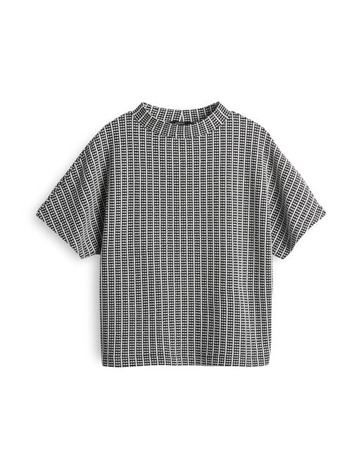 Se Someday Shirts 'Ukaro'  sort / hvid ved About You