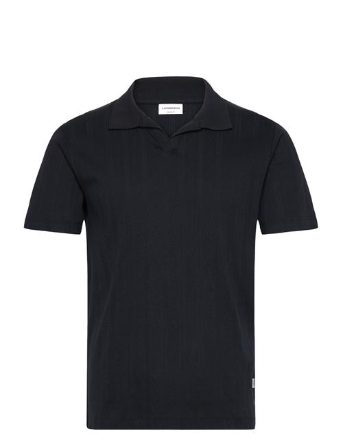 Se Jacquard V-Neck Polo S/S Lindbergh Navy ved Booztlet