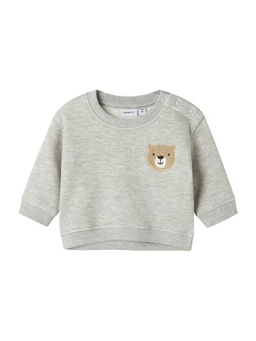 Se NAME IT Sweatshirt 'NBMOREGON'  camel / grå ved About You