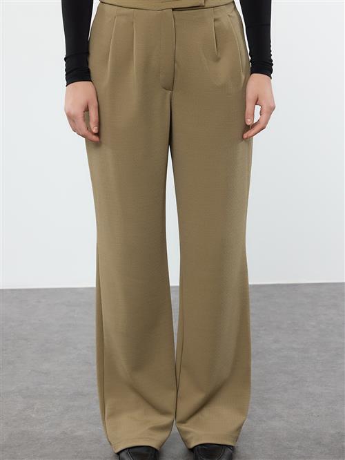 Trendyol Bukser med lægfolder  khaki