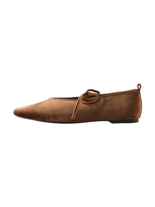 Next Ballerinasko med rem  karamel