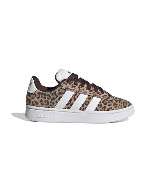 Se ADIDAS SPORTSWEAR Sneaker low 'GRAND COURT ALPHA 00s'  camel / brokade / sort / hvid ved About You