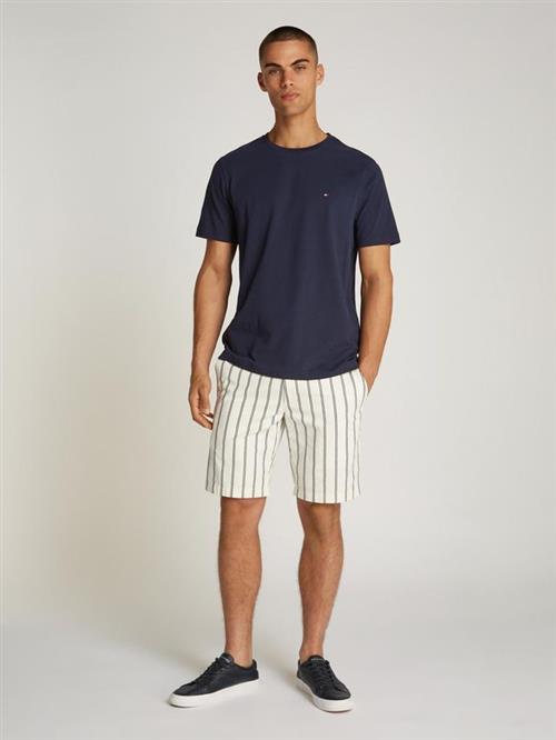 Se ESSENTIAL REG FIT SOLID TEE hos Din tøjmand