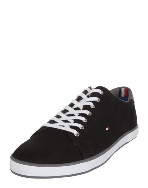 Se TOMMY HILFIGER Sneaker low 'Harlow'  sort / hvid hos About You