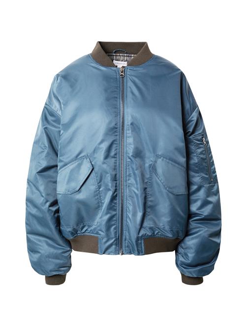 Se TOPSHOP Overgangsjakke 'Nero'  røgblå / oliven ved About You