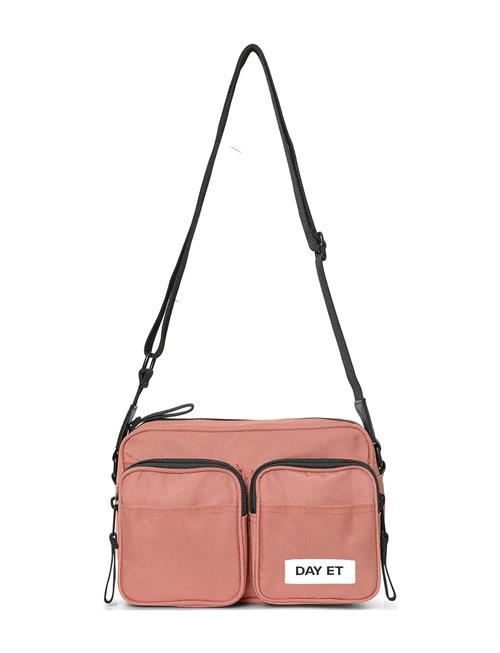 Day Gweneth Re-S Sb D DAY ET Pink