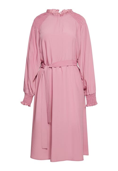 Se Usha Kjole 'Nowles'  gammelrosa ved About You