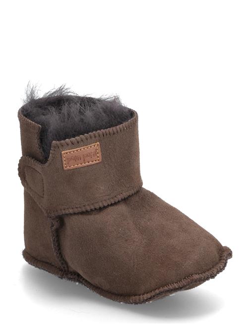 Booty Sheapskin Pom Pom Brown