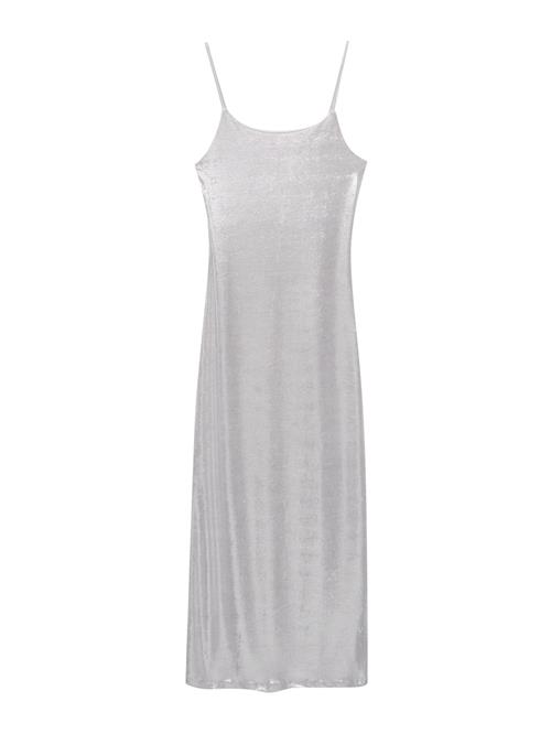 Se Pull&Bear Sommerkjole  sølv ved About You