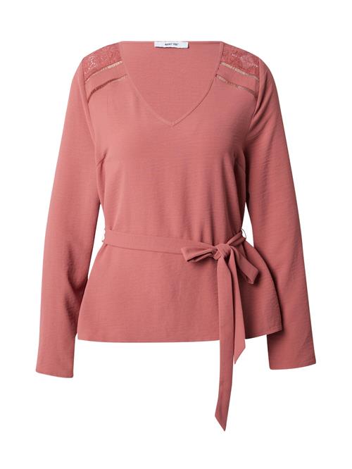 Se ABOUT YOU Bluse 'Julika'  rød ved About You