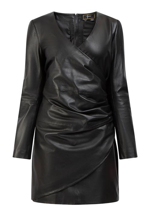 Se faina Kjole  sort ved About You