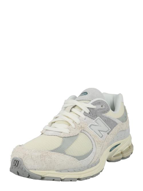 Se new balance Sneaker low '2002R'  ecru / grå / lysegrå hos About You