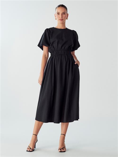 Se Willa Kjole 'Pen'  sort hos About You