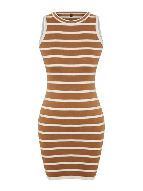 Trendyol Strikkjole  karamel / hvid