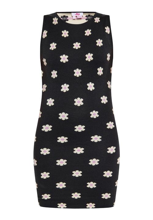 Se MYMO Strikkjole  lyserød / sort / hvid hos About You