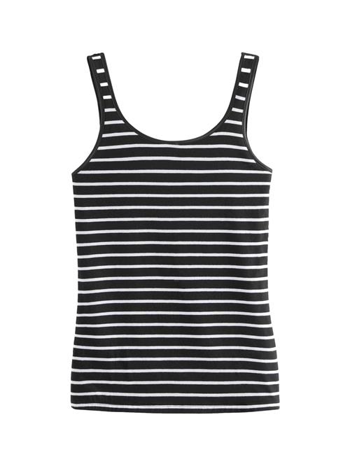 Se Next Overdel  sort hos About You