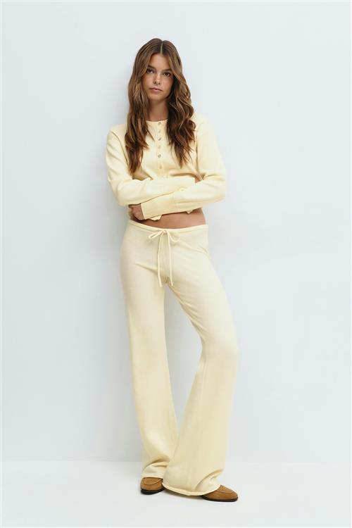 Gina Tricot - Knitted trousers - lavtaljede bukser - Gul - XL - Dame