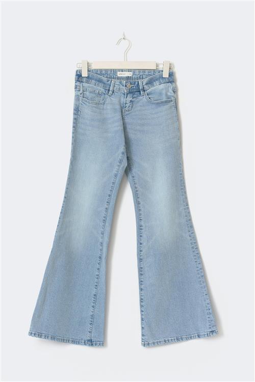 Gina Tricot - Ultra low flare tall jeans - ultra low waist - Blå - 36 - Dame
