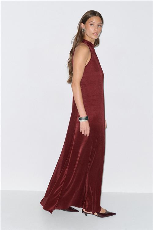 Gina Tricot - Pleated maxi dress - Lange kjoler - Rød - M - Dame