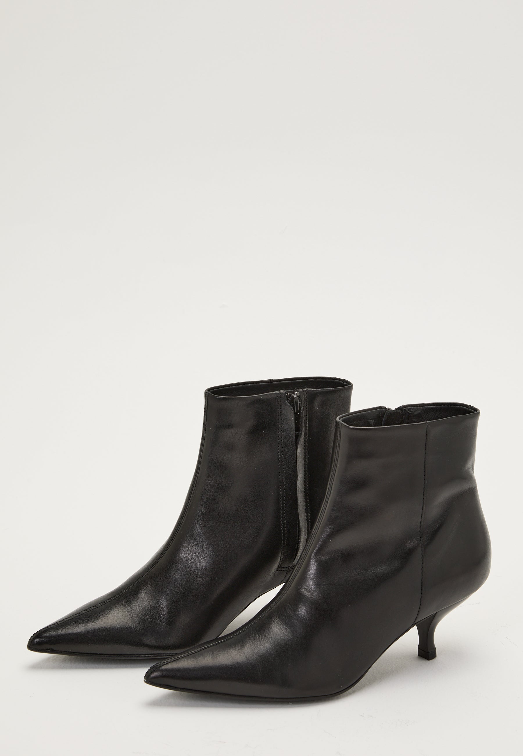 MAKE WAY Heeled Leather Ankle Boot