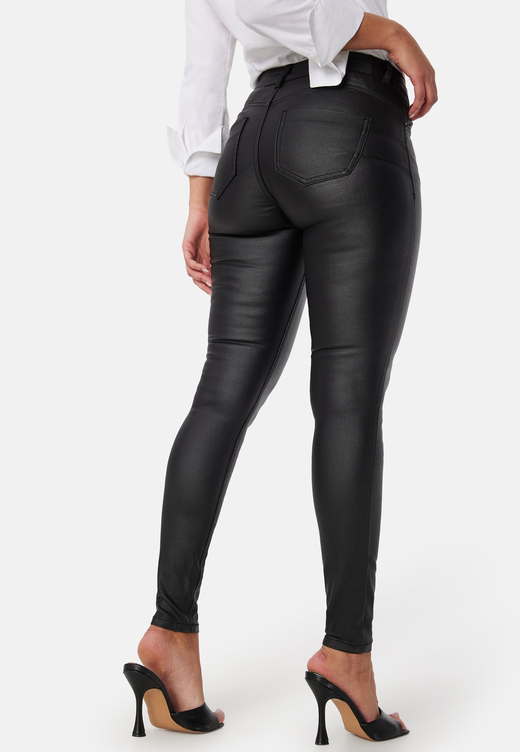 BUBBLEROOM Mid Waist Push-Up Coated Jeans