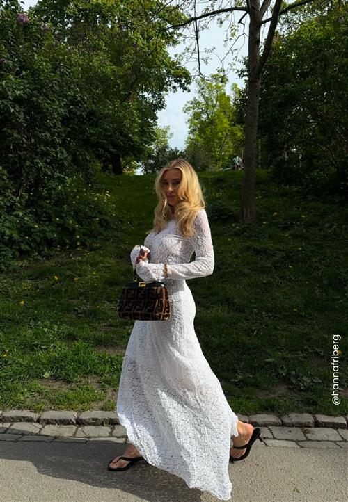 BUBBLEROOM Asymmetric Lace Skirt