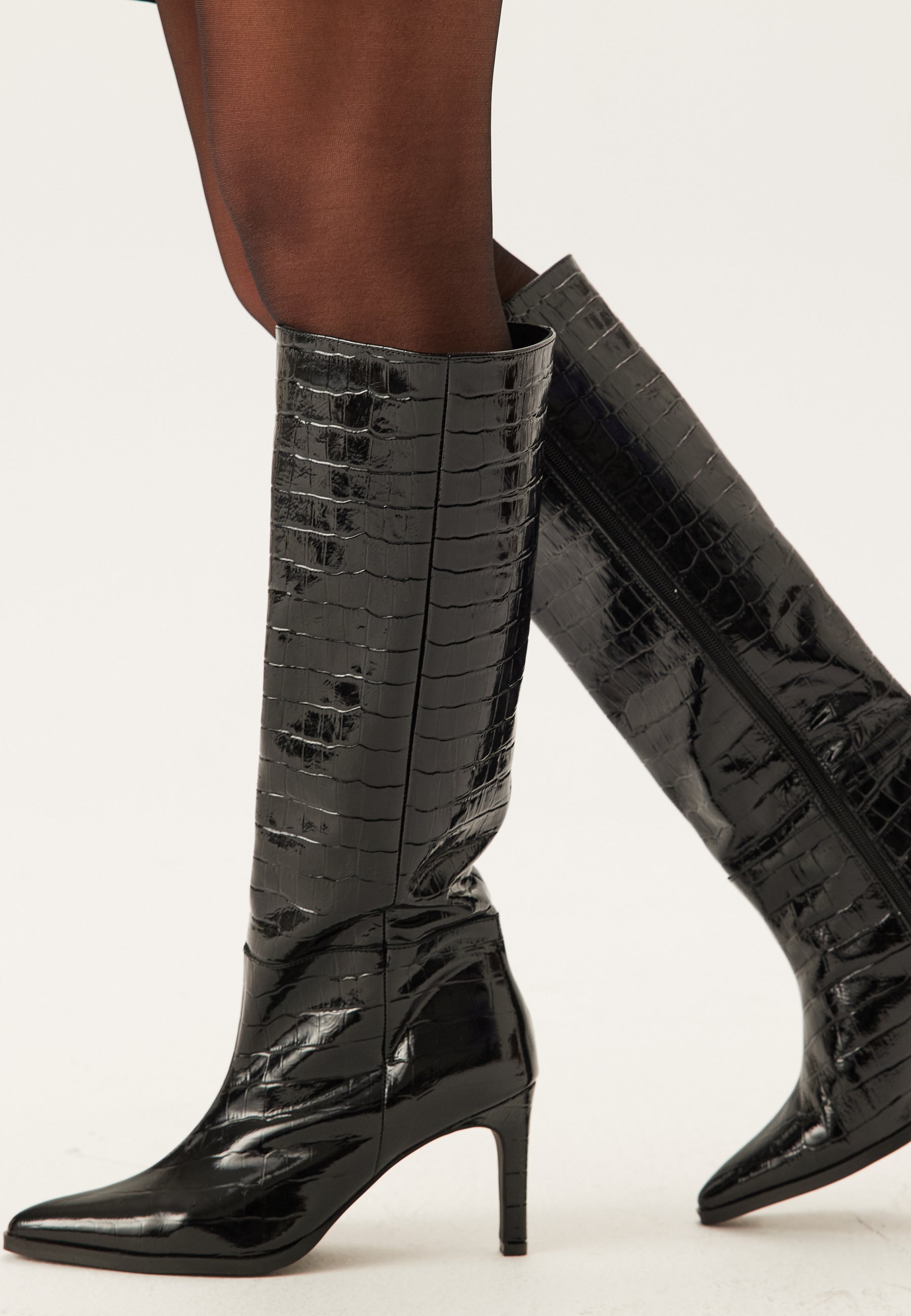 MAKE WAY Knee High Leather Boot
