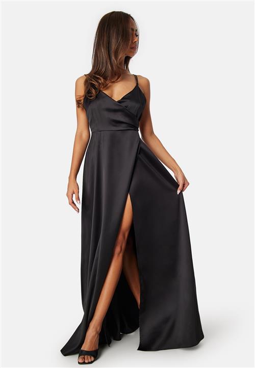 Bubbleroom Occasion Satin strap Gown