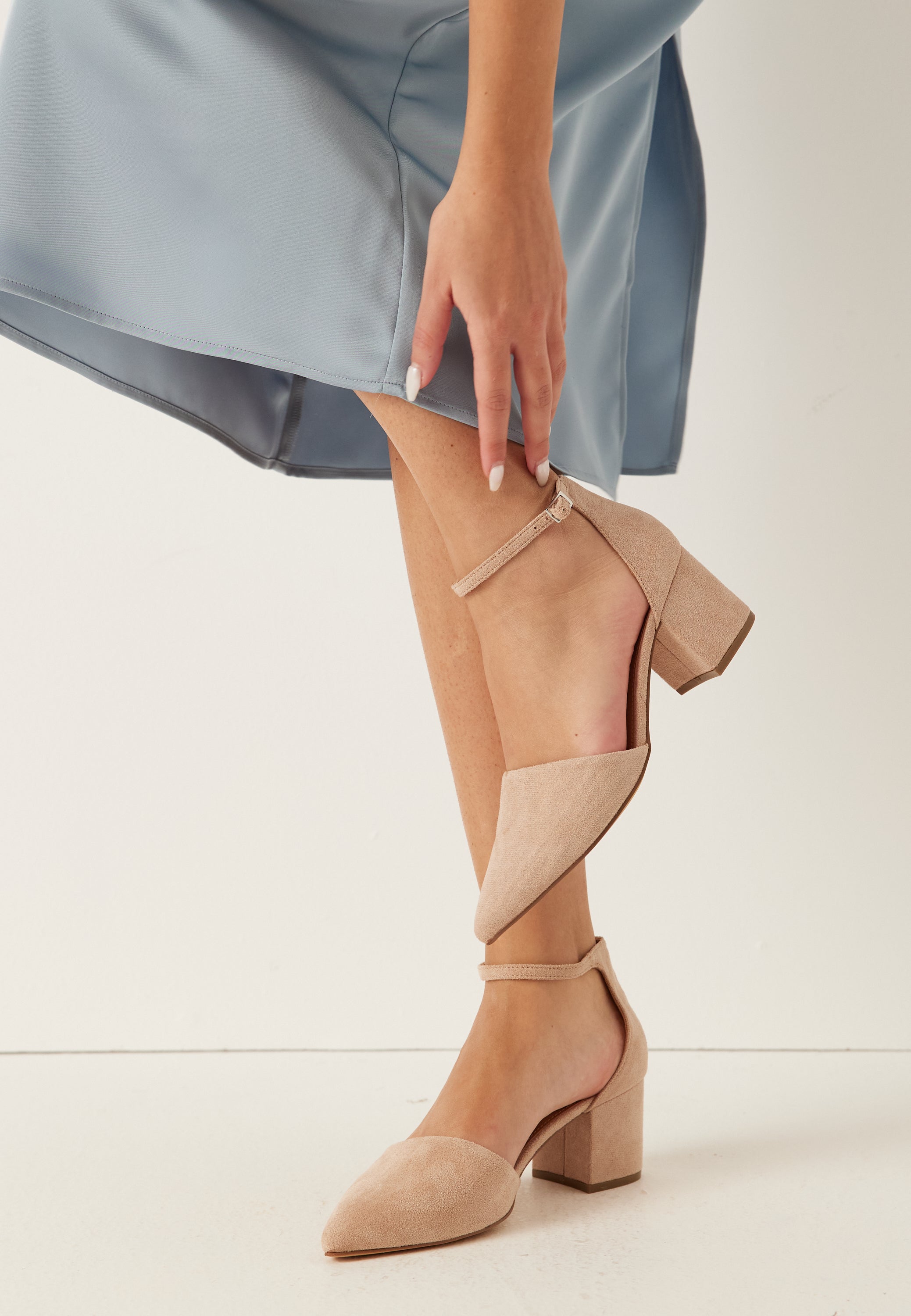 Bianco Biadevived Pump Micro Suede