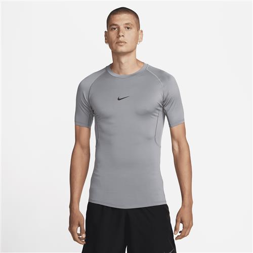 Tætsiddende Nike Pro Dri-FIT-fitnessoverdel med korte ærmer til mænd - grå