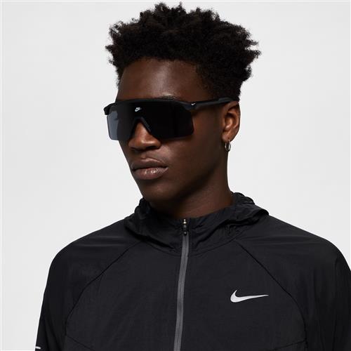 Nike Expedition Shield-solbriller - sort