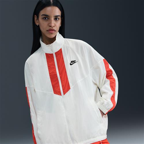 Oversized Nike Windrunner-jakke til kvinder - hvid