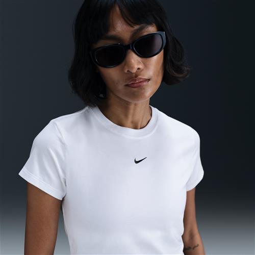 Kort, maskinstrikket Nike Chill-T-shirt til kvinder - hvid