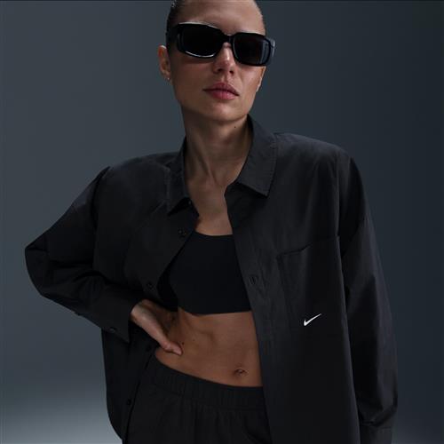 Løstsiddende Nike Chill Poplin-trøje med knaplukning og lange ærmer til kvinder - sort